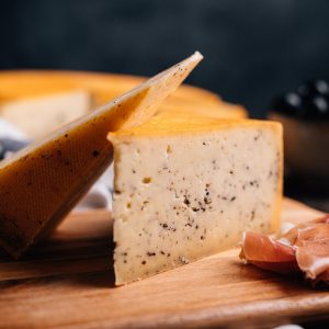 Brânză maturată cu trufe - Karpaten Milk 250 g